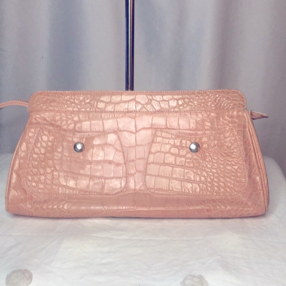 CLAUDIA FIRENZE light pink croc embossed design clutch bag. Made in Italy.